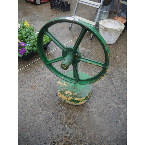 122 - METAL WHEEL ON STAND