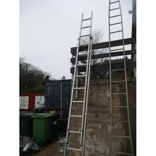 163 - ALUMINIUM EXTENSION LADDER