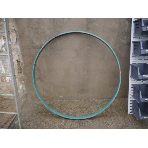 165 - METAL HOOP