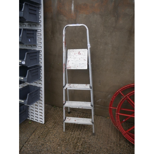 167 - ALUMINIUM LADDER