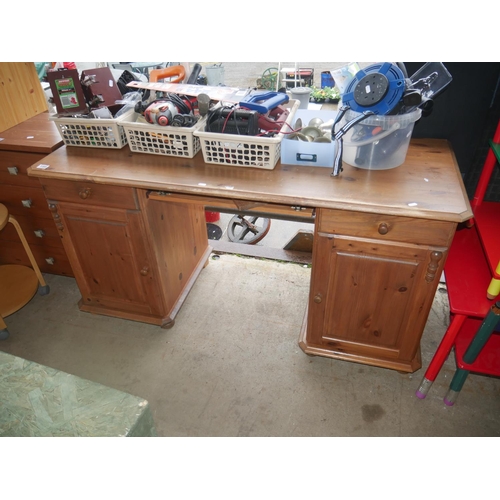 199 - PINE DRESSING TABLE