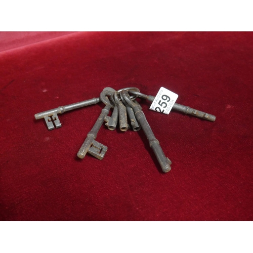 259 - OLD KEYS