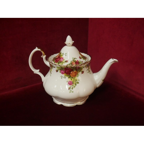 352 - LARGE OLD COUNTRY ROSE TEA POT