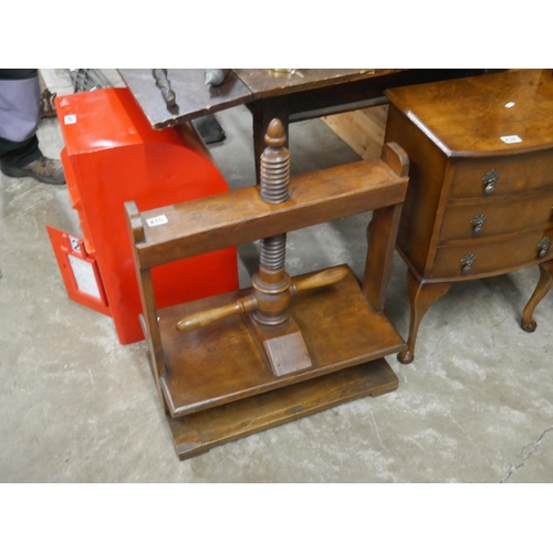 410 - VICTORIAN ELM BOOK PRESS