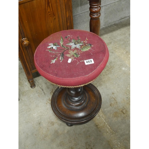 469 - VICTORIAN PIANO STOOL