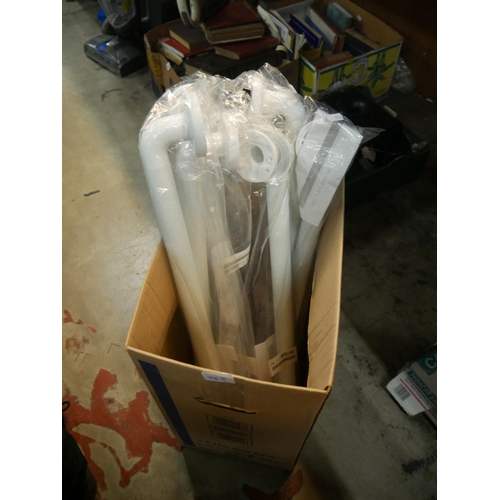 865 - BOX OF HANDLES