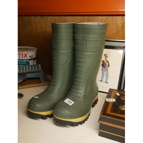 720 - NEW SAFETY WELLINGTONS