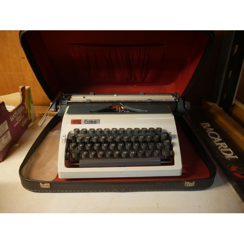 751 - TYPEWRITER