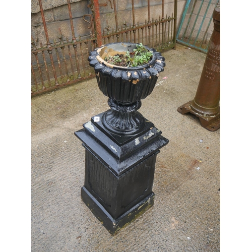 86 - RECONSTITUTED STONE PLANTER ON PLINTH