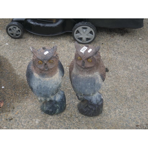 123 - PAIR OF PLASTIC OWLS