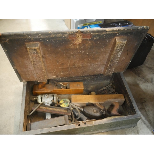 322 - JOINERS TOOL BOX & TOOLS