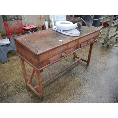 63 - OLD PINE DESK