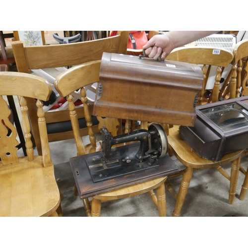 755 - VINTAGE SEWING MACHINE