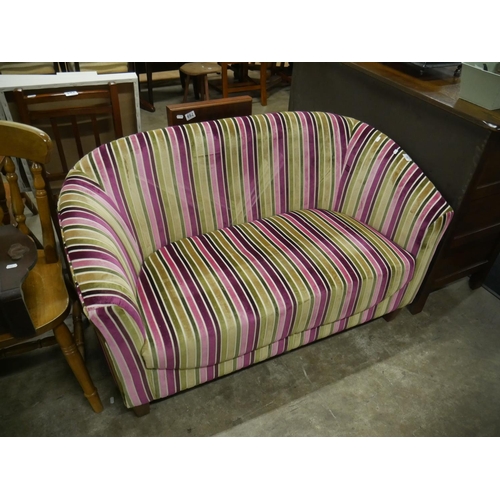 757 - SMALL SETTEE