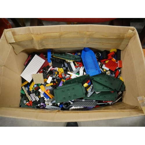 769 - BOX OF LEGO