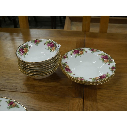 793 - ROYAL ALBERT OLD COUNTRY ROSE SOUP BOWLS & DESSERT BOWLS