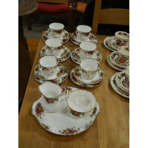 805 - OLD COUNTRY ROSE TEA SET