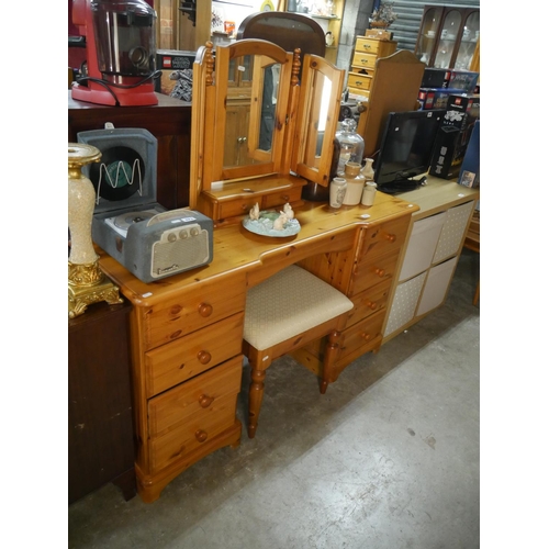 883 - PINE DRESSING TABLE