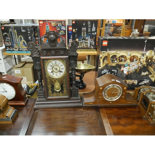 914 - GINGERBREAD CLOCK & MANTEL CLOCK