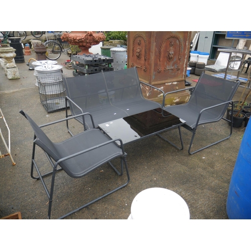 149 - GARDEN TABLE & CHAIRS