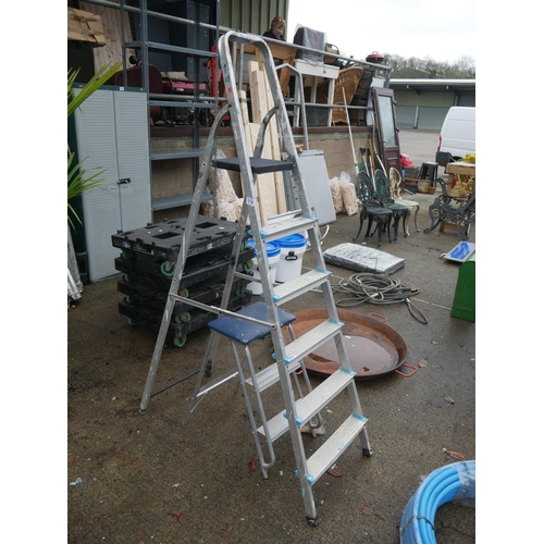 174 - 2 STEP LADDERS