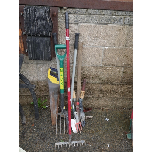 190 - LOT OF HAND TOOLS