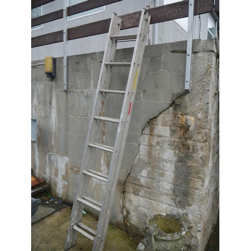 215 - EXTENSION LADDER