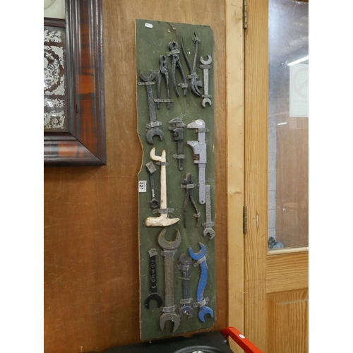 321 - DISPLAY OF VINTAGE SPANNERS