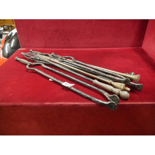 384 - METAL TONGS