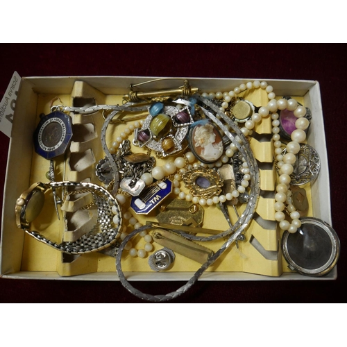 481 - BOX OF VINTAGE JEWELLERY