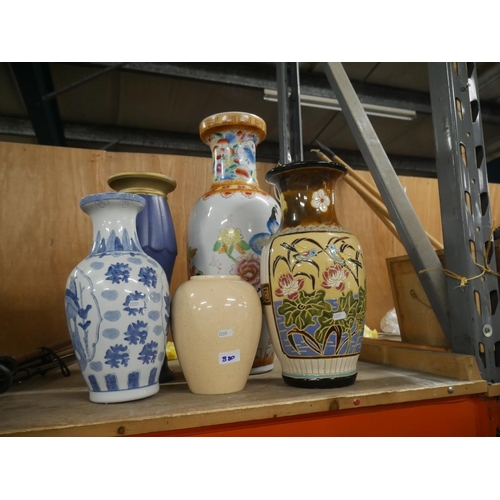 880 - LOT OF VASES