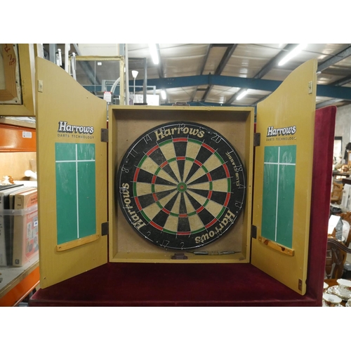 909 - DART BOARD & CASE