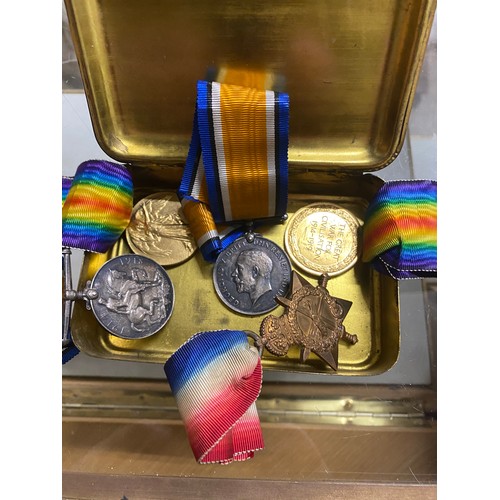 478 - 1914 CHRISTMAS TIN - CONTAINING FAMILY GROUP OF MEDALS.
Sons of William John & Sarah Ann Allsopp (ne... 