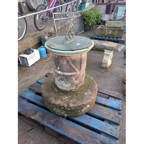 179 - GEORGIAN SUNDIAL WITH BRONZE TOP ON SANDSTONE BASE