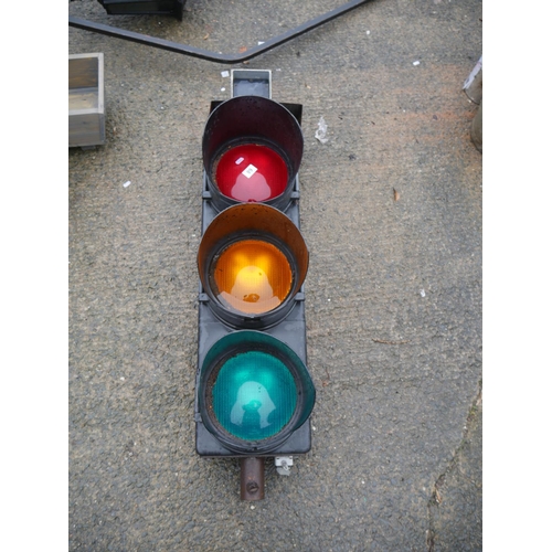 68 - TRAFFIC LIGHTS