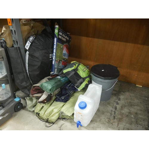 846 - LARGE LOT OF CAMPING EQUIPMENT