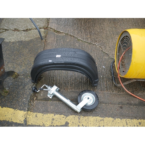 104 - 2 MUDGUARDS & JOCKEY WHEEL