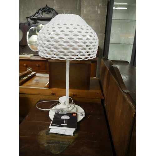 876 - TABLE LAMP