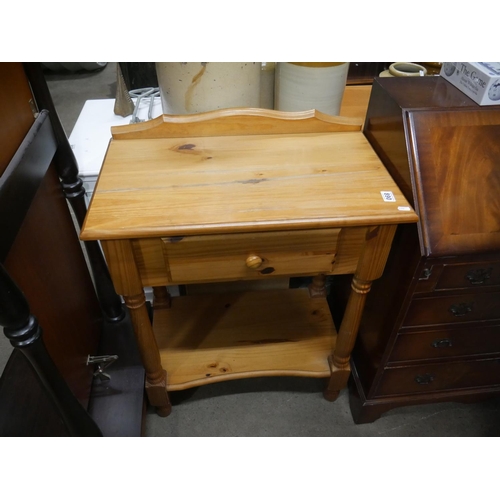 890 - PINE SIDE TABLE