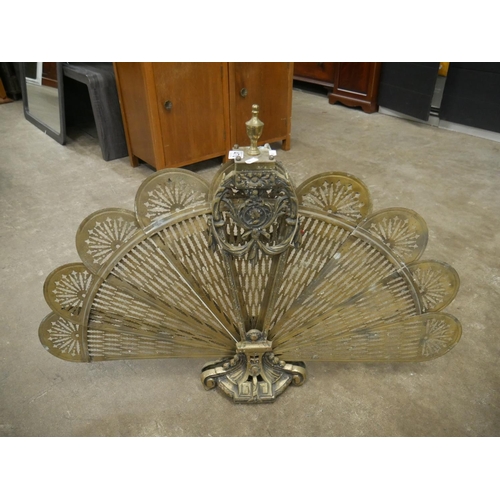 470 - BRASS PEACOCK FIRESCREEN