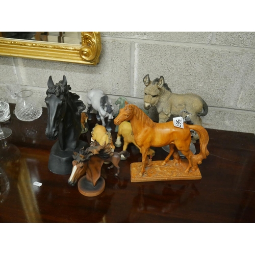 567 - HORSE FIGURINES