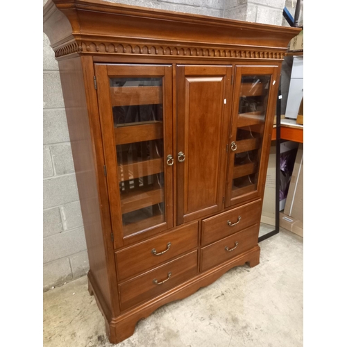 580 - MAHOGANY GENTS WARDROBE