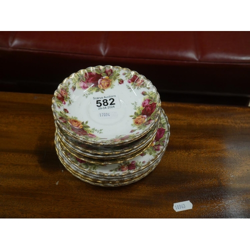 582 - ROYAL ALBERT PLATES