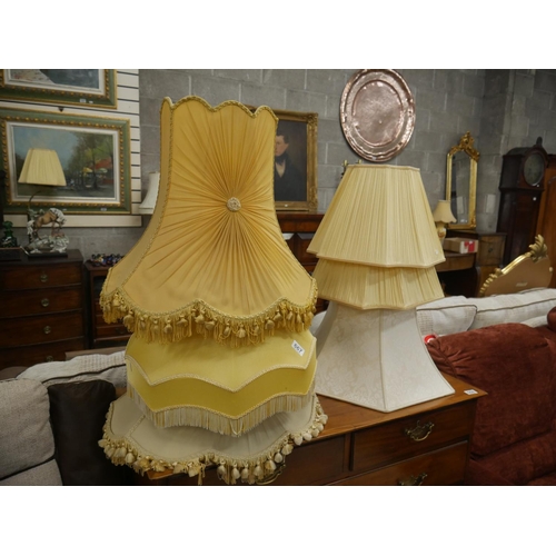 667 - LOT OF VINTAGE LAMPSHADES