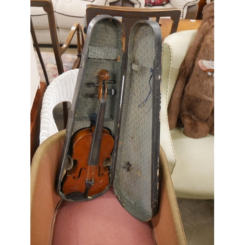 699 - VIOLIN IN CASE