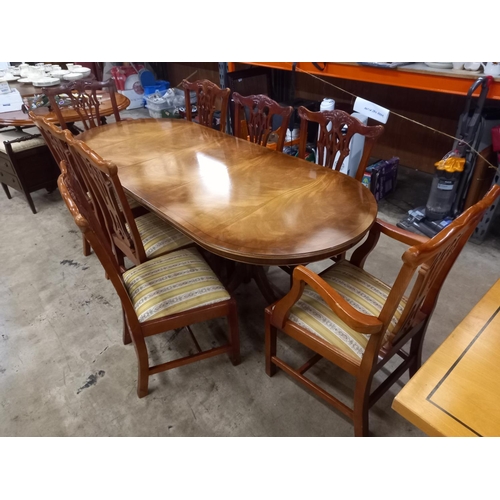 718 - MAHOGANY DINING TABLE & 8 CHAIRS