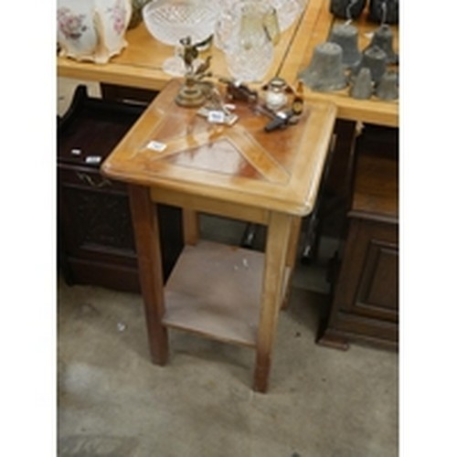 762 - OCCASIONAL TABLE