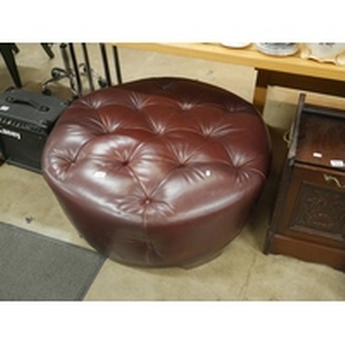 764 - LEATHER BUTTONED CENTRE STOOL