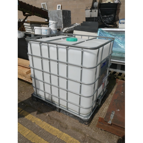 11 - IBC TANK WITH GREEN LID