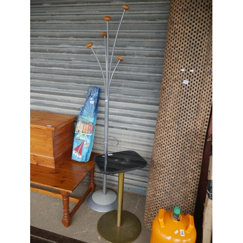 194 - OCCASIONAL TABLE & COAT STAND